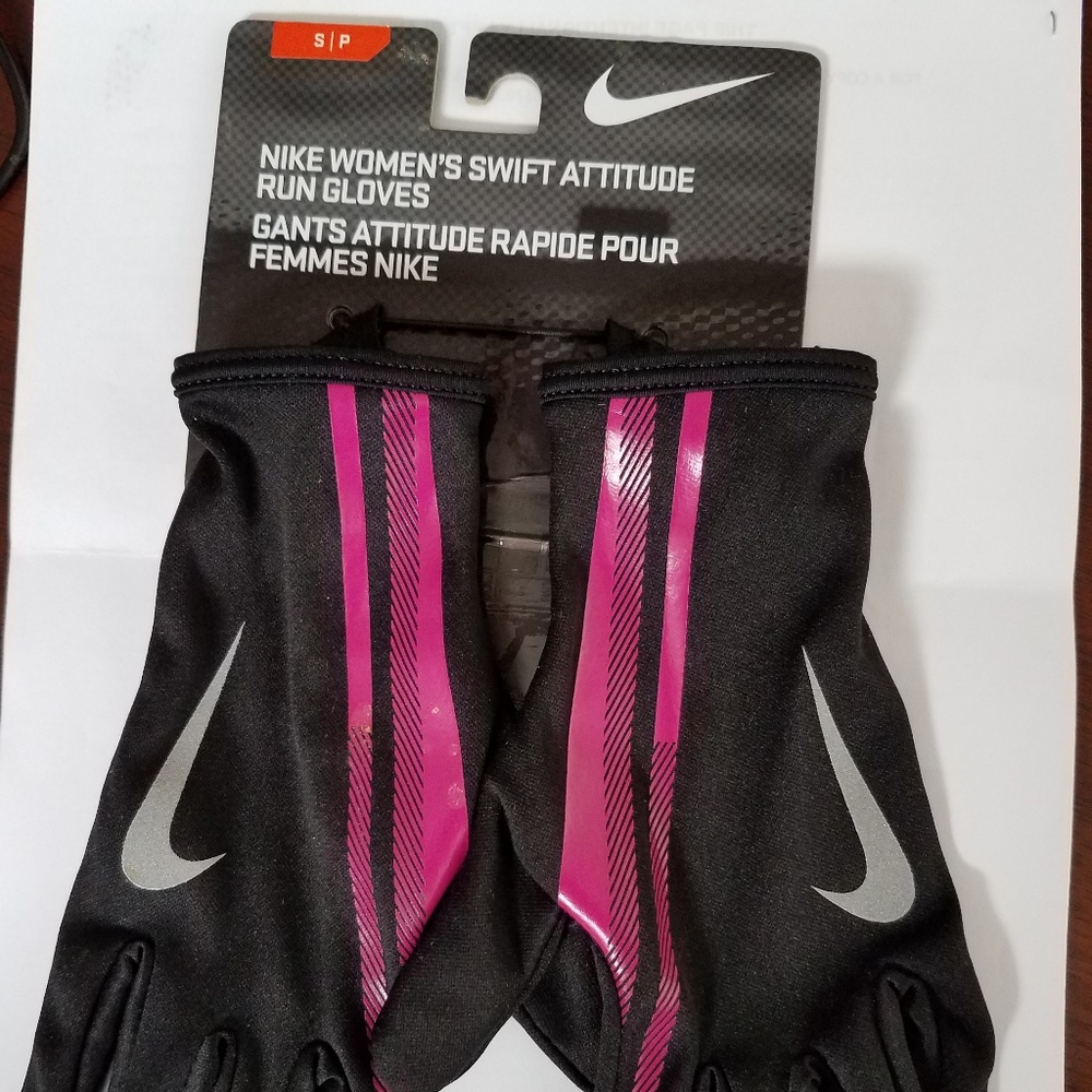 Nike women's Swift Attitude run gloves